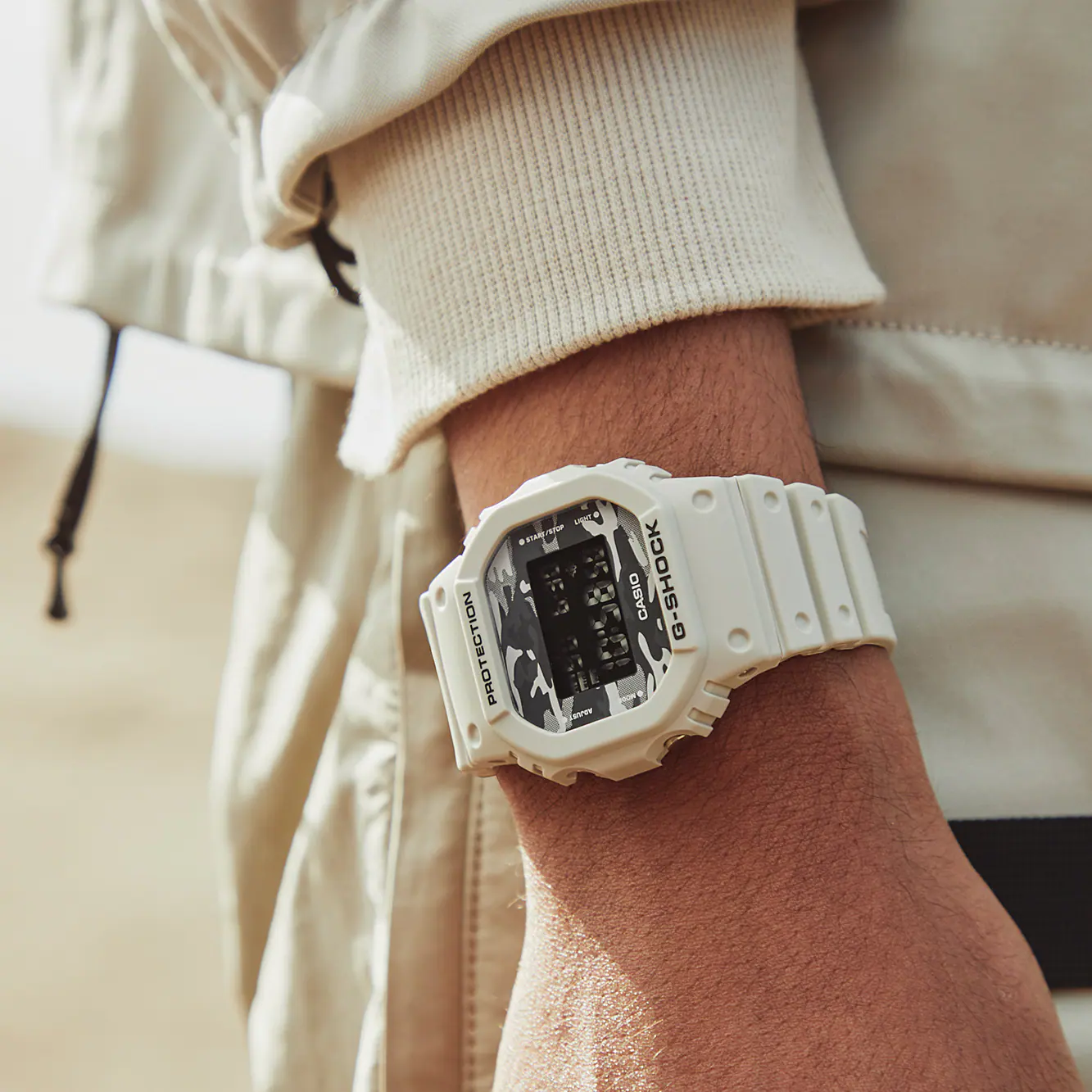 G-SHOCK - DW-5600CA-8ER - Image 4