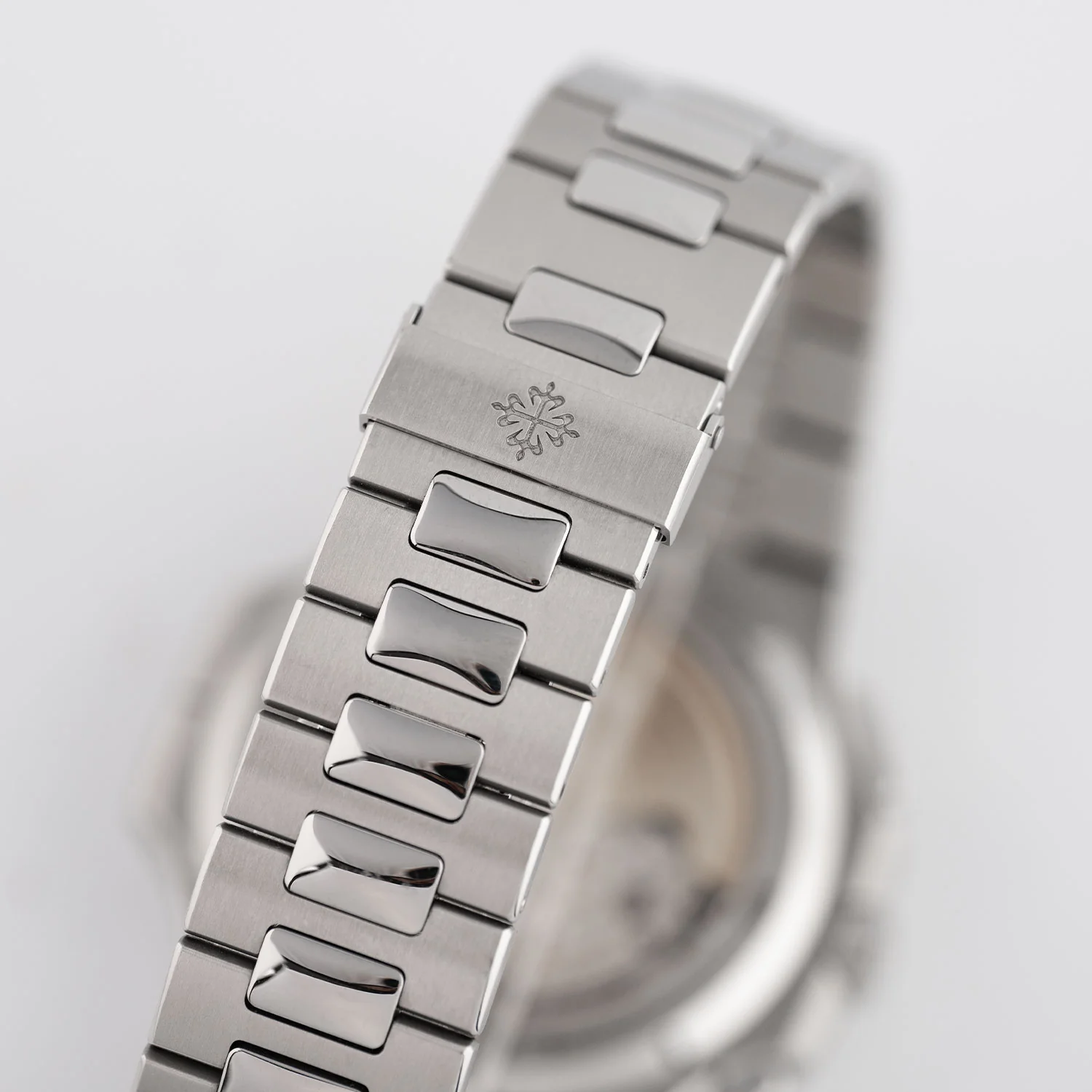 Nautilus Travel Time Chronograph 2018 - 5990/1A-001 - Image 3