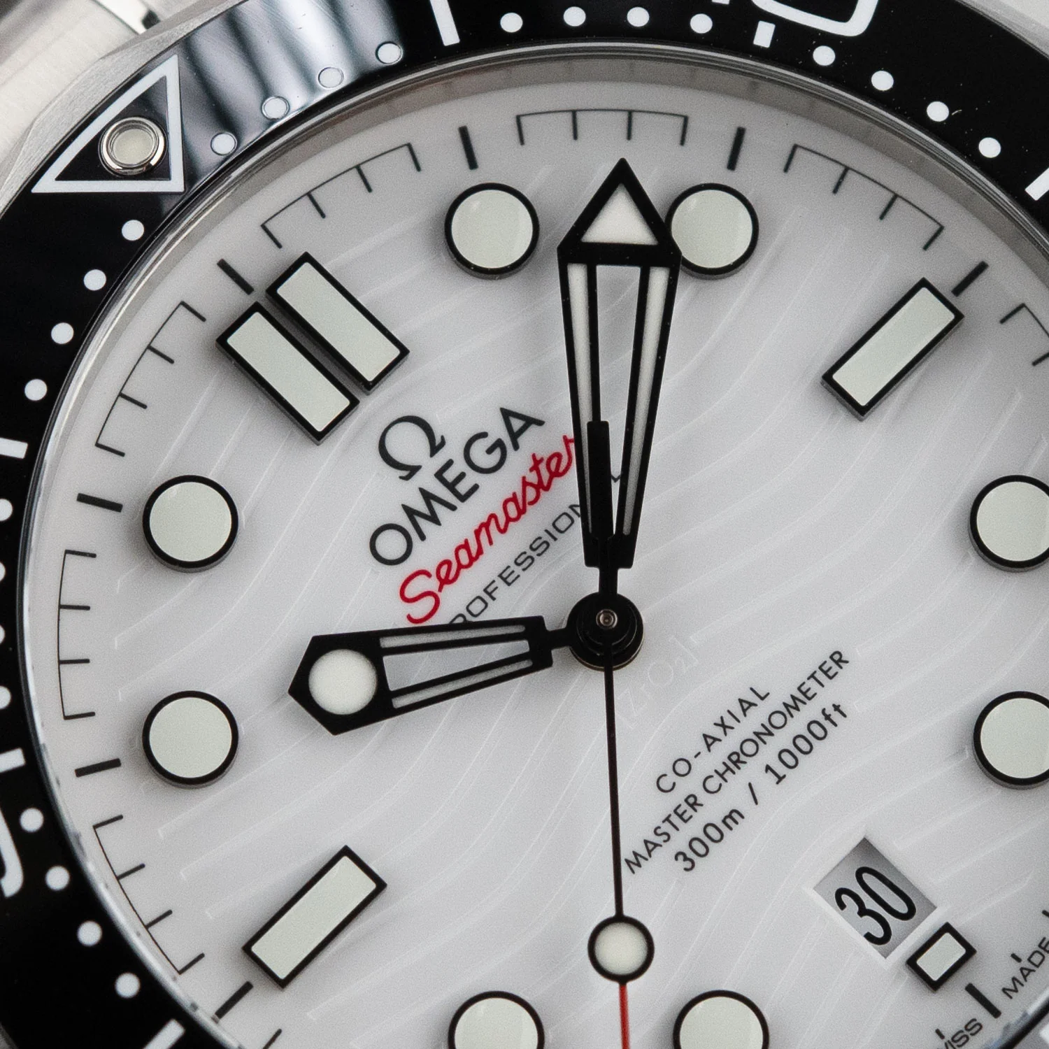 Seamaster Diver 300M White Dial 2026  - 210.30.42.20.04.001 - Image 3