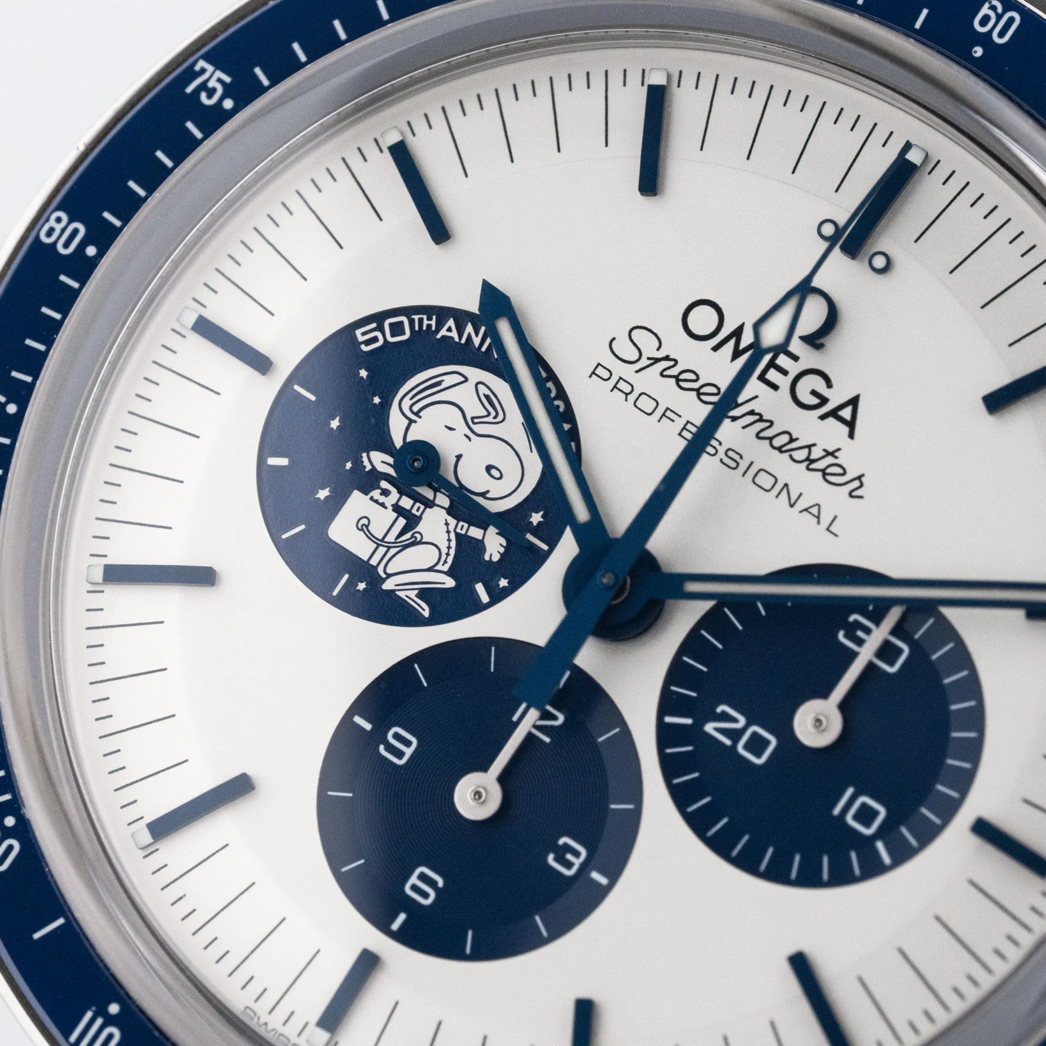 Speedmaster Silver Snoopy Award 2026 - 310.32.42.50.02.001 - Image 3