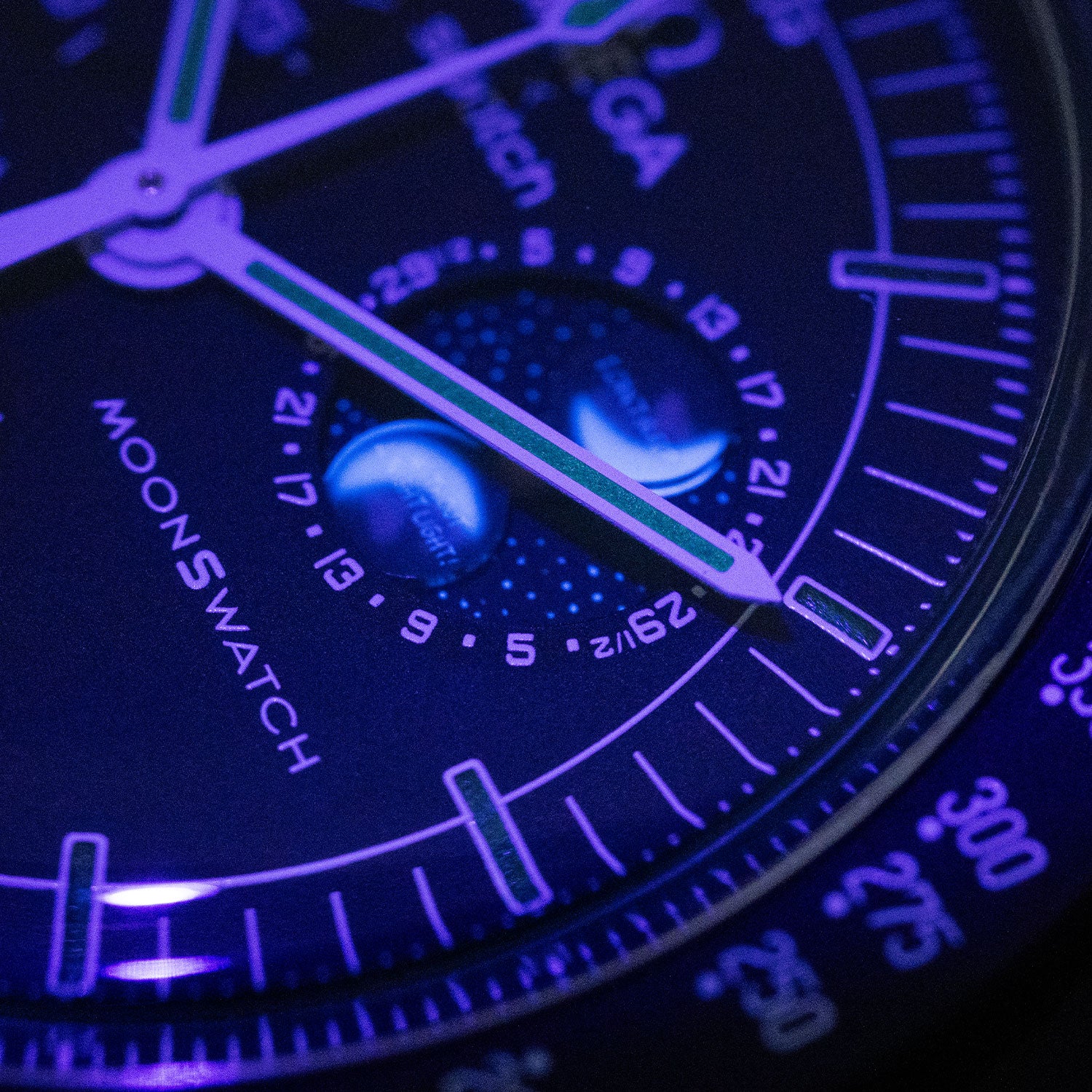 Swatch X Omega Moonswatch - Snoopy Black - Image 4