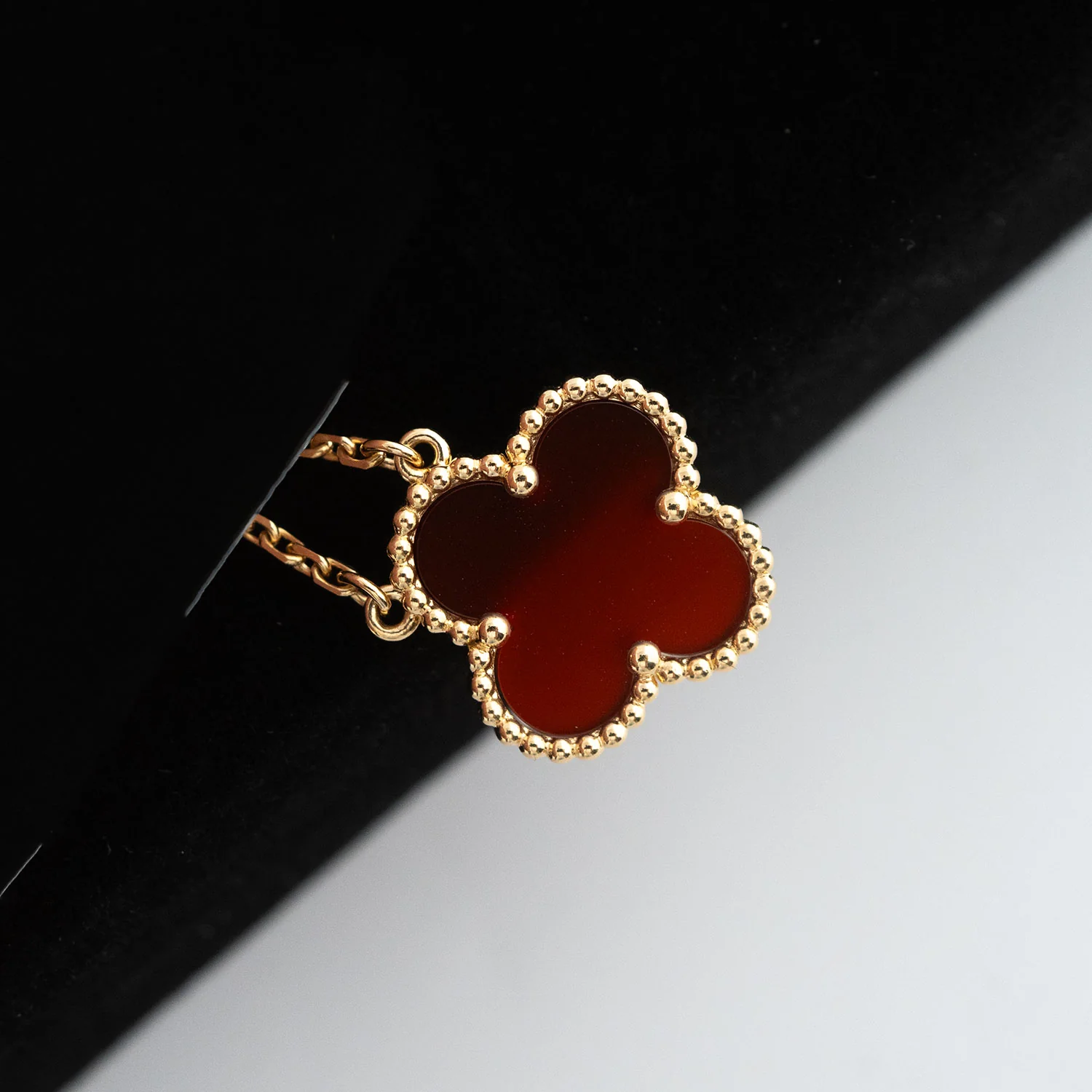Vintage Alhambra Pendant Necklace Carnelian - Image 2