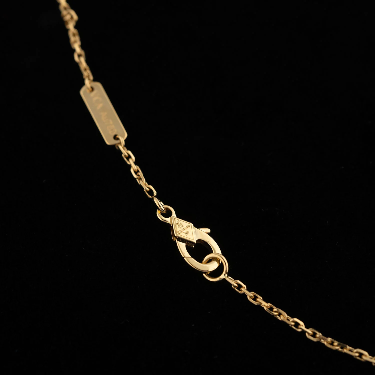 Vintage Alhambra Pendant Necklace Carnelian - Image 4
